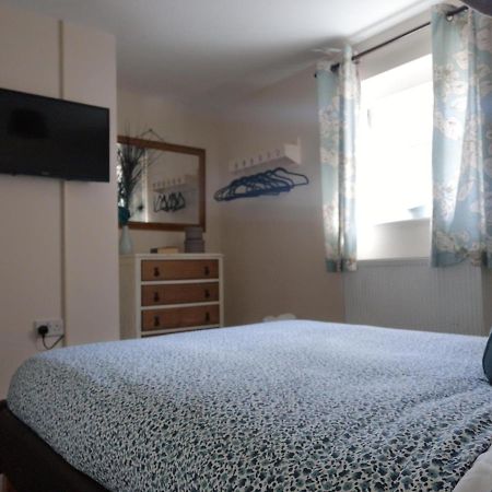 Coastal Escape Deal - 2 Bedroom House -Short Lets & Serviced Accommodation ภายนอก รูปภาพ