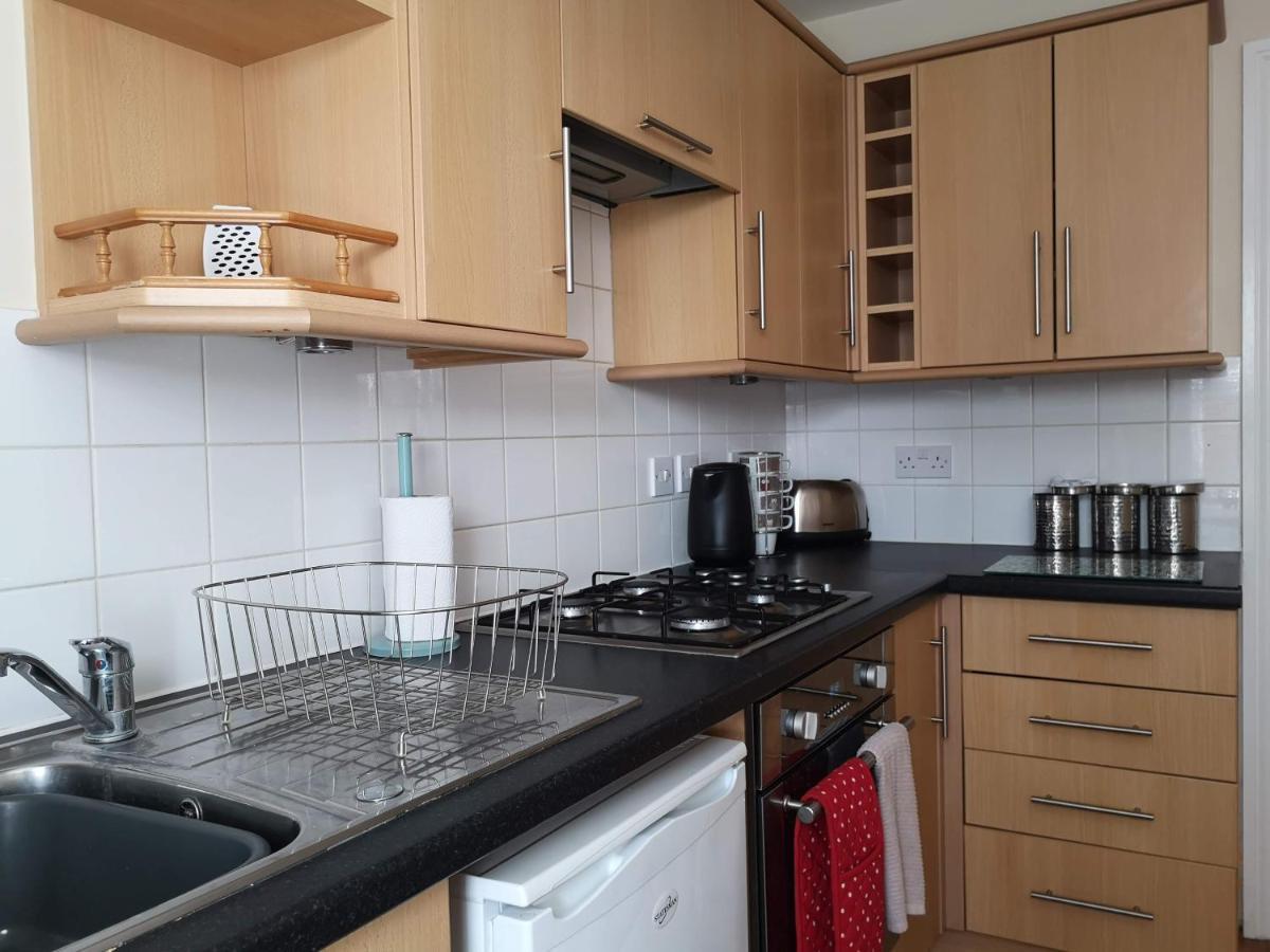Coastal Escape Deal - 2 Bedroom House -Short Lets & Serviced Accommodation ภายนอก รูปภาพ