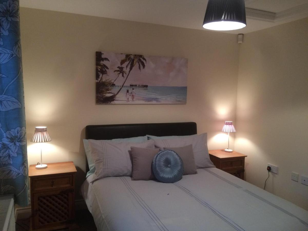 Coastal Escape Deal - 2 Bedroom House -Short Lets & Serviced Accommodation ภายนอก รูปภาพ