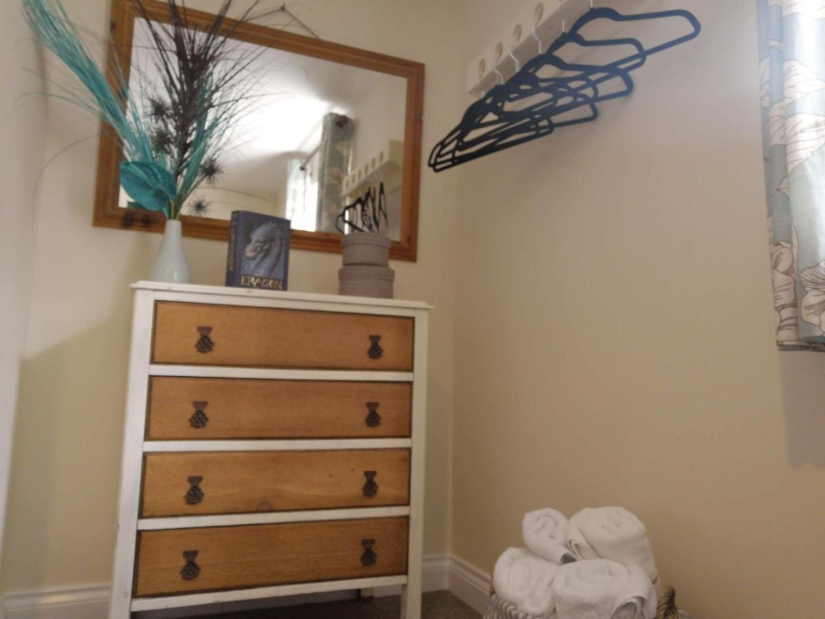 Coastal Escape Deal - 2 Bedroom House -Short Lets & Serviced Accommodation ภายนอก รูปภาพ